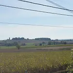 Sur La Route Des Monts Apartment *